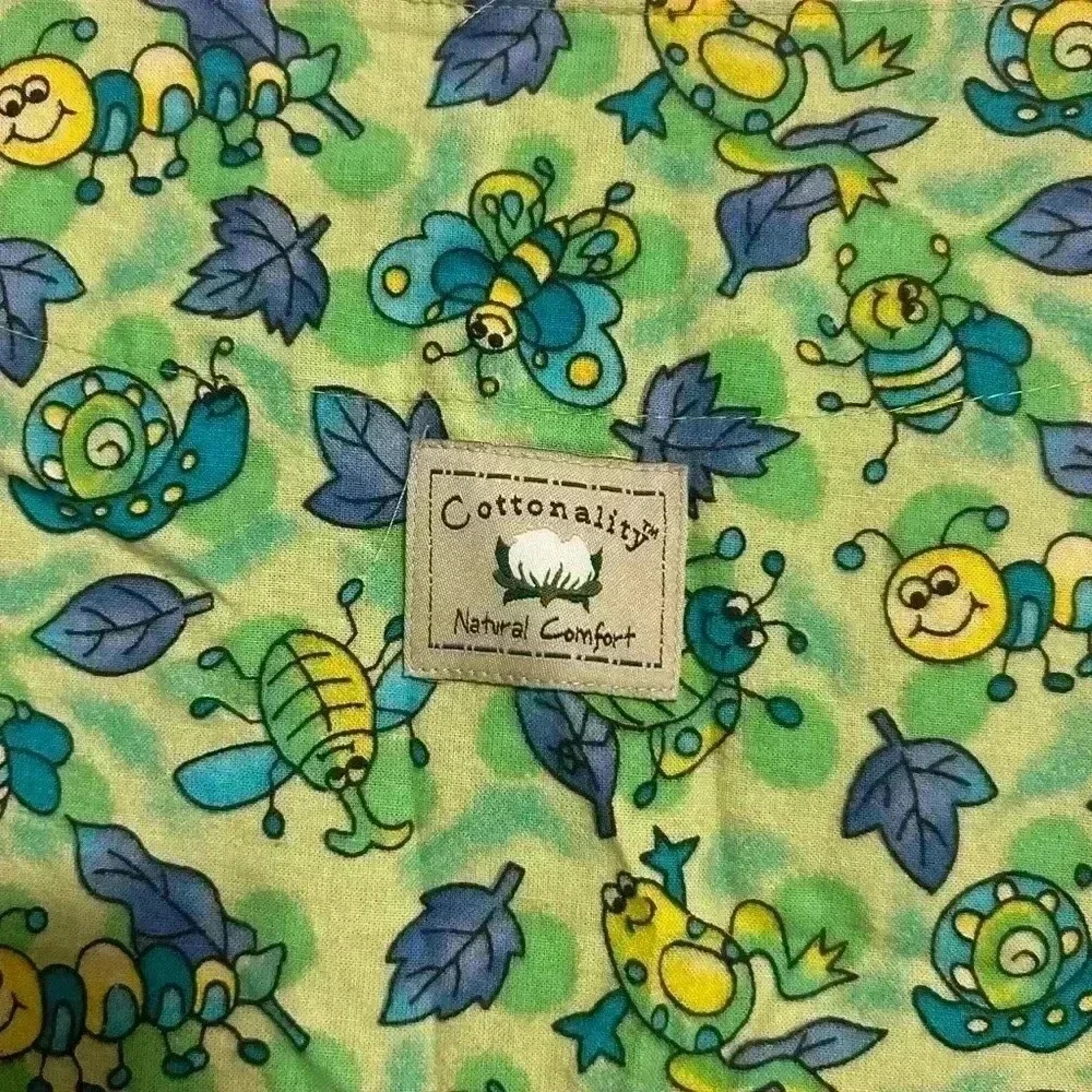 Woman’s green Scrub set size large like new- with catapults and leaves - Picture 3 of 7
